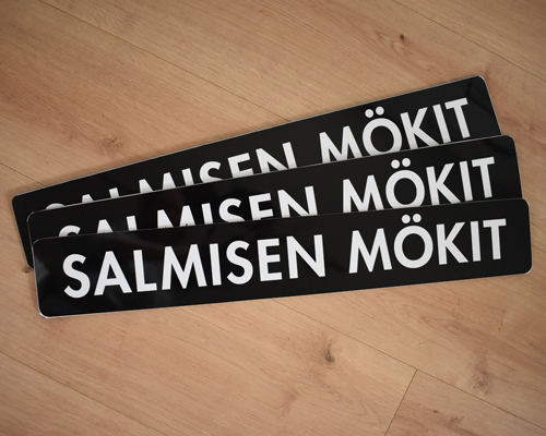Salmisen mökit -kyltit Salmisen mökit -kyltit.